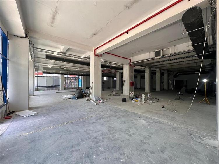 Spatii comerciale vitrate parter, centru Iasi, de la 440mp la 880mp