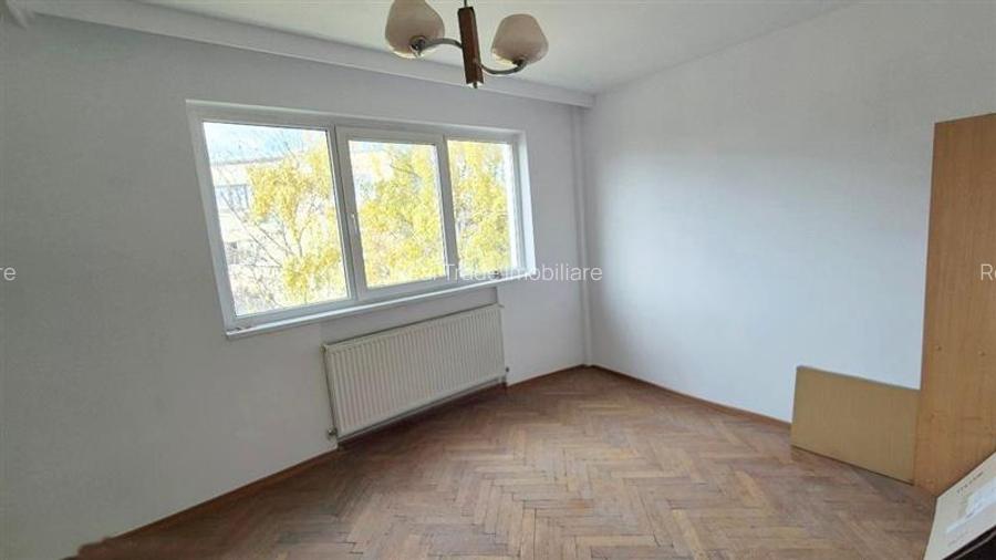 Apartament  3 camere etaj intermediar zona Astra - 4