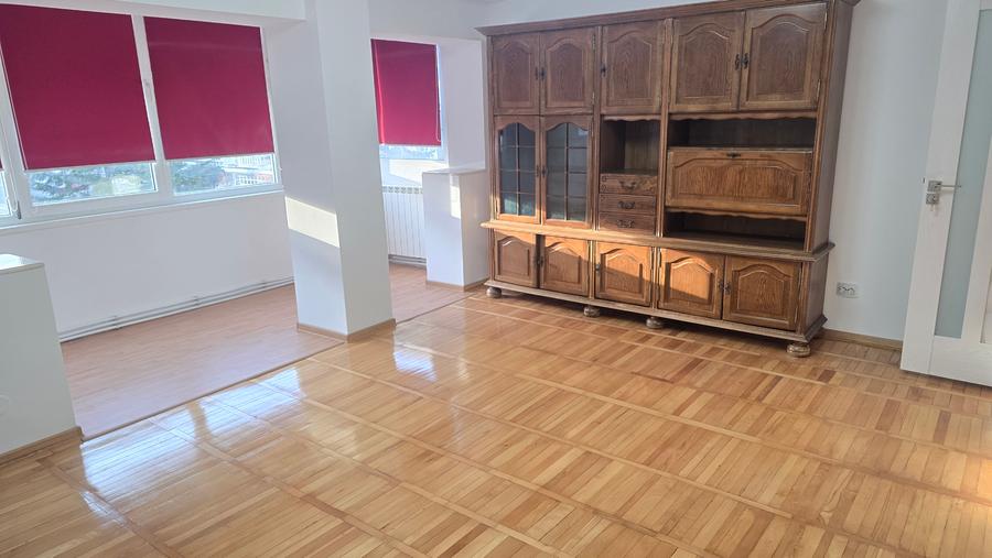 Vand apartament 4 camere decomandat in Deva, zona 22 Decembrie (Liceul Auto),