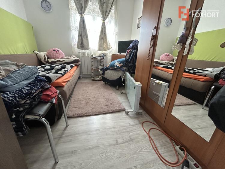 Apartament de vanzare cu 3 camere, la parter - zona Sag