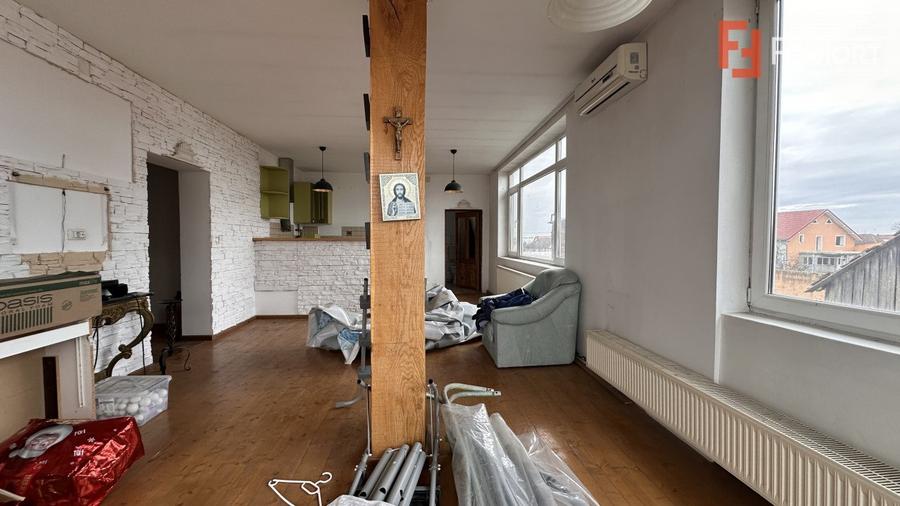 Casa individuala 6 camere, 200 mp, in Mosnita Veche, vatra satului