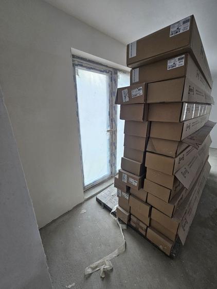 Spatiu comercial stradal + 4 locuri de parcare