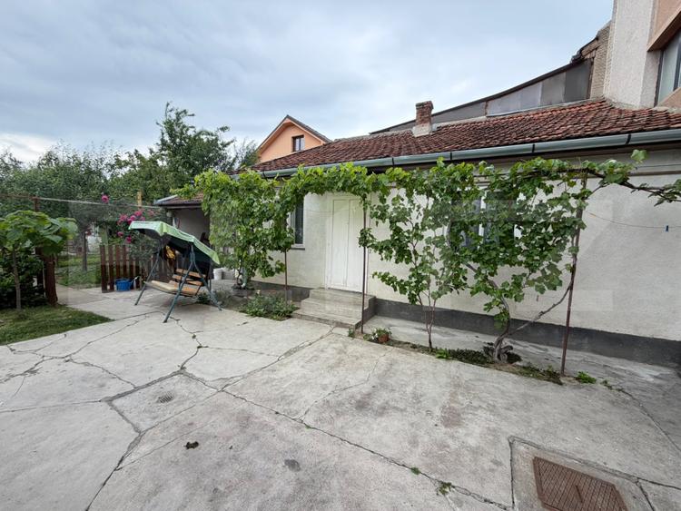 Casa cu etaj, 6 camere, 150 mp, zona 14 Mai