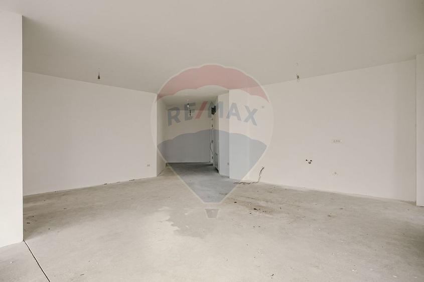 Apartament 3 camere 148 mp de vânzare cu loc parcare în zona Subcetate