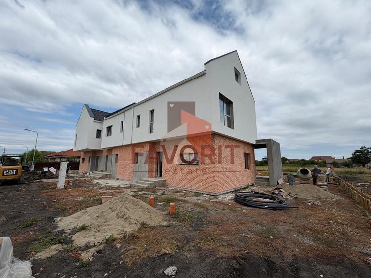 Triplex in Sacalaz | Finisaje premium | 3 camere | Asfalt | 2 terase