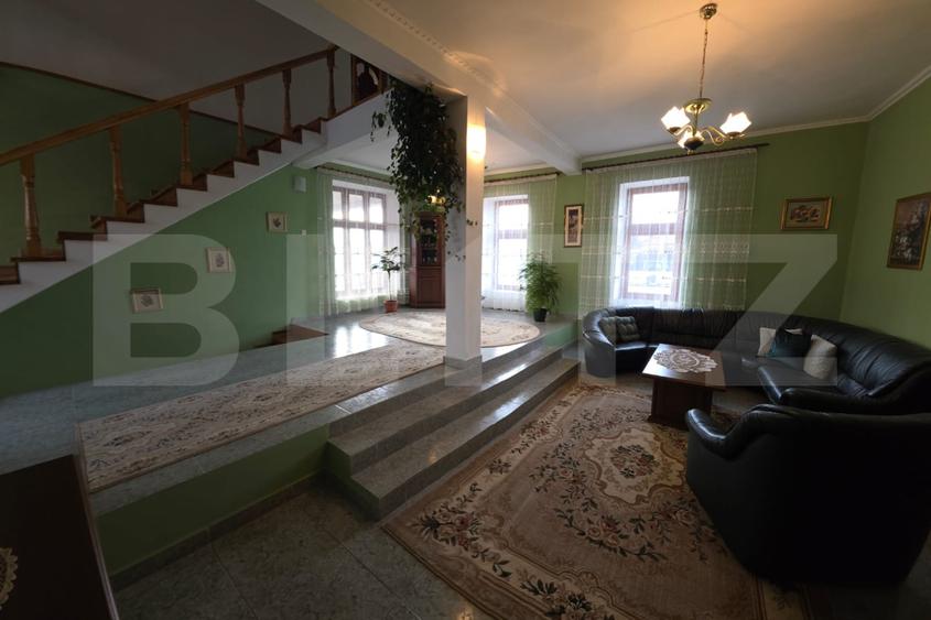 Proprietate generoasă, 10 camere, 750 mp, zona Unirea