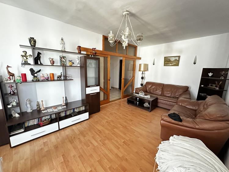 Apartament 3 camere | Decomandat | 62 mp. | Ampoi 3 | 2 Balcoane | Mobilat