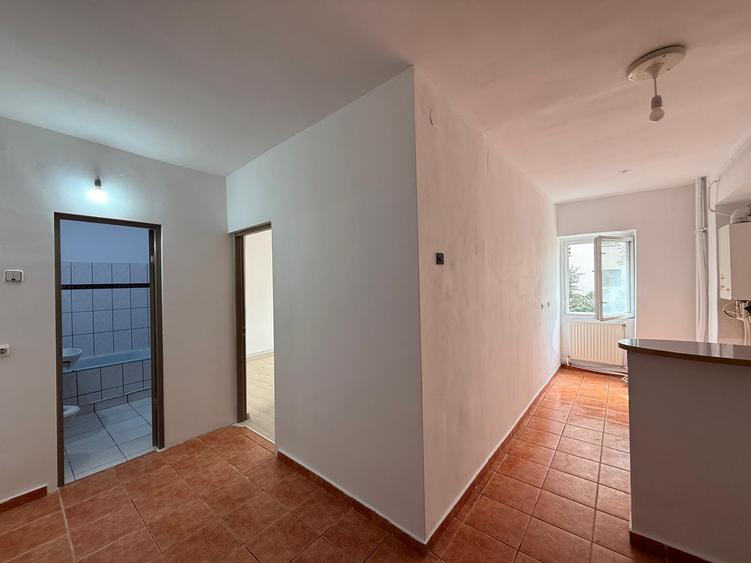 Apartament cu 1 cameră decomandat 40MP - etaj 2/8 cu lift - bloc 1986