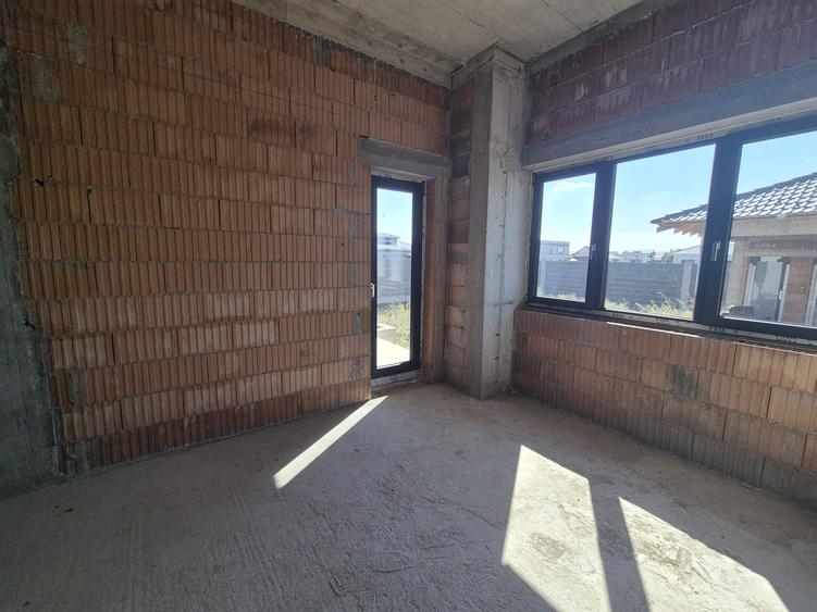 CASĂ LA SOL 143 mp utili 4 camere, 620 mp teren Via Carmina Comision 0