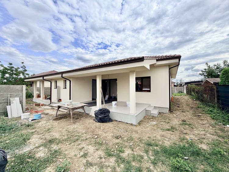 Duplex 3 camere si 2 bai - toate utilitatile - Zona Valery - Mosnita
