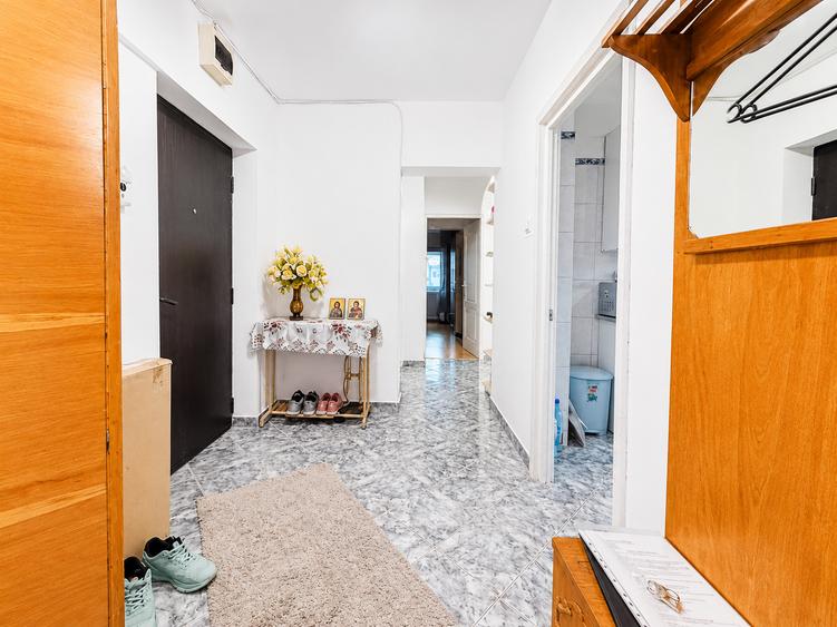 Apartament 3 camere 87 MP/2 băi/2 balcoane.