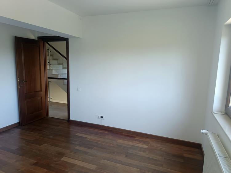 Pipera/ vila cu etaj/ curte/ mobilata partial/ aproape Mall Promenada