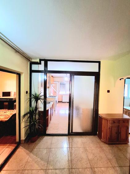 Apartament 4 camere,ultracentral, decomandat, mobilat si utilat,str Decebal