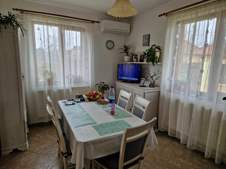 Mosnita Veche - Casa individuala cu 3 dormitoare si 2 garaje