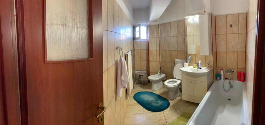 Vand apartament 5 camere cu scara interioara in Deva, etaj 4 si 5, acoperit cu p