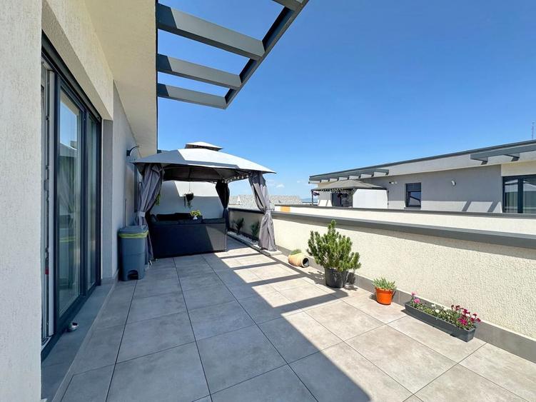 Apartament de 3 camere în Tractorul – Terasă 50 mp, Parcare Subterană