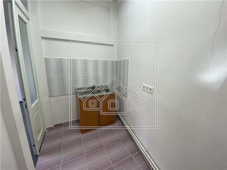 Spatiu de birouri - 3 camere, 2 bai - zona Centrala