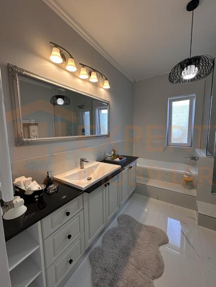 Casă de vânzare în Mamaia Sat, P+1 cu pod, 250 mp teren