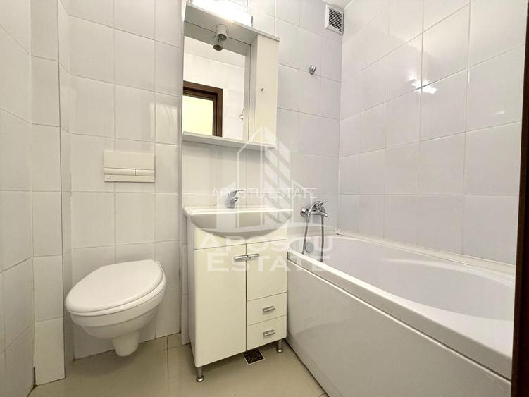 Apartament 2 camere de vanzare, etaj 3, zona Sagului