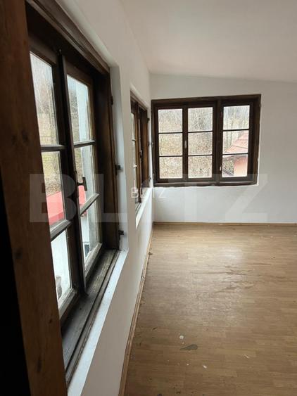 De vanzare, casa in Schei - 2