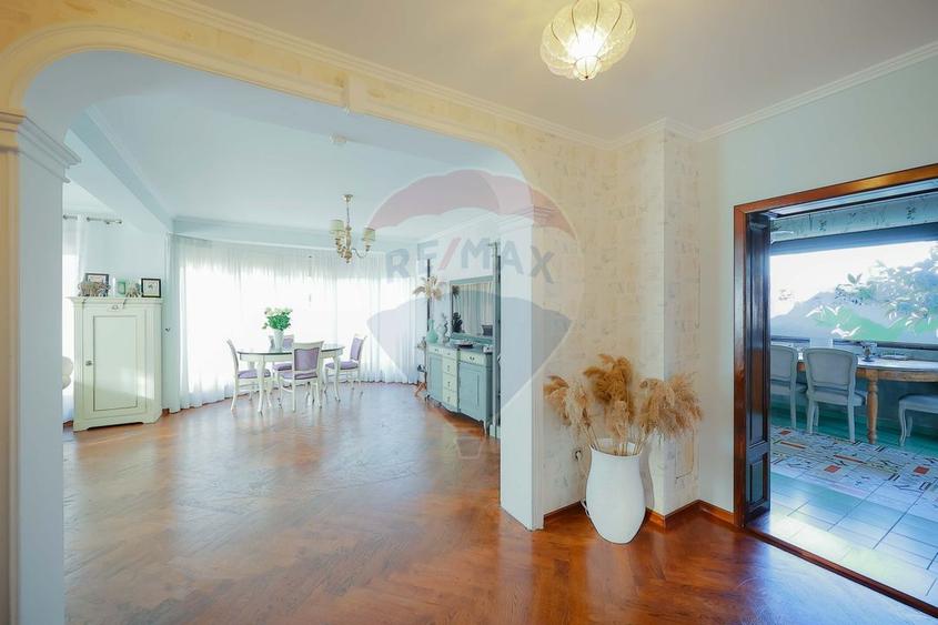 Casă 5 camere cu garaj, 230 mp utili, teren 503 mp, Nufărul, Oradea