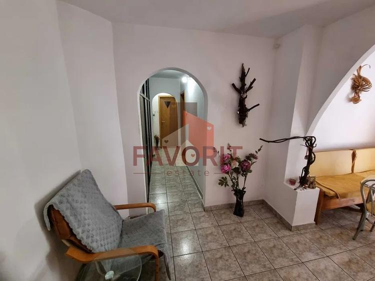 Apartament 3 camere decomandat, zona Aradului