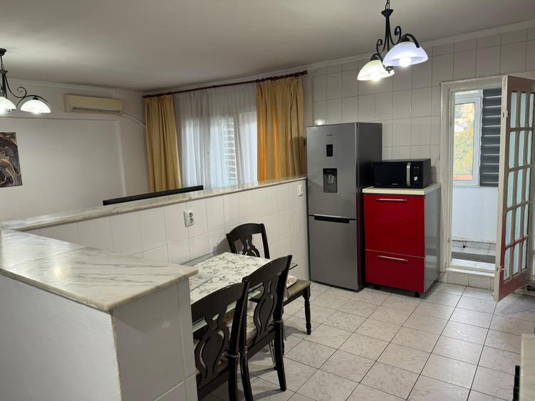 Apartament cu 3 camere, zona Pacurari - Arcu