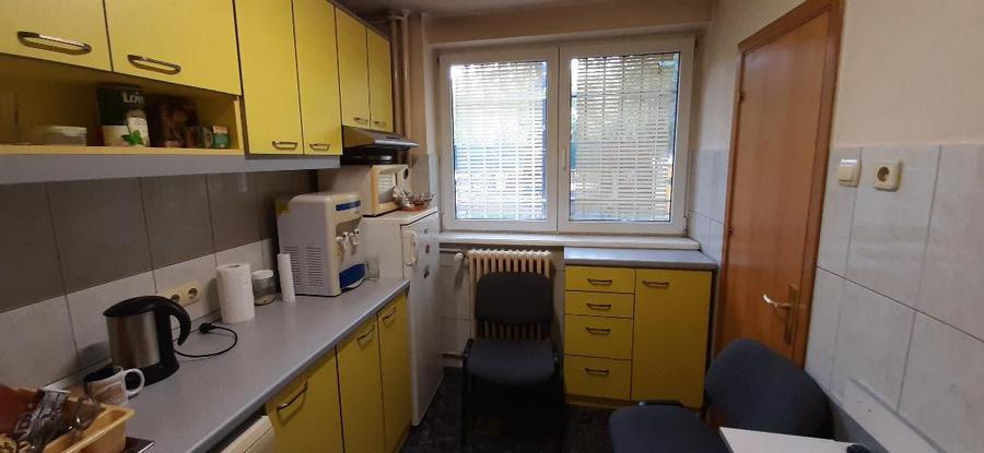 Apartament 3 cam  sau spatiu com cu balcon stradal pe Sos Stefan cel Mare