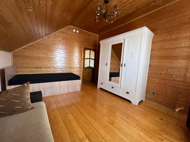 Apartament 3 camere decomandate + curte 400 mp și garaj – zona Terezian