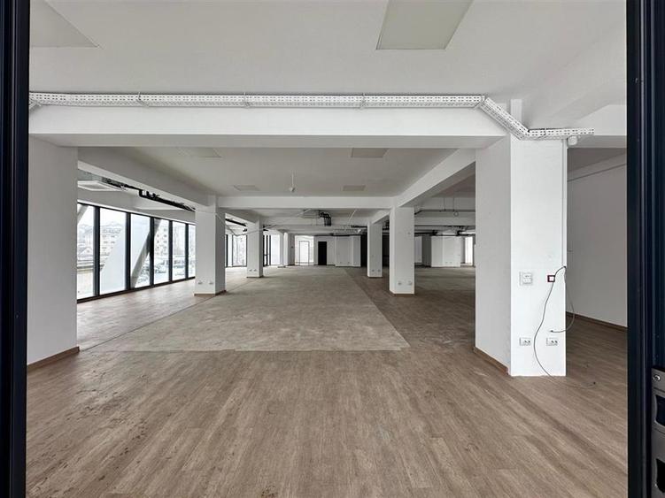 Spatiu comercial Tatarasi, langa Carrefour, 562mp