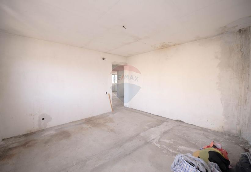 Casa individuala cu 6 camere de vanzare, Singureni