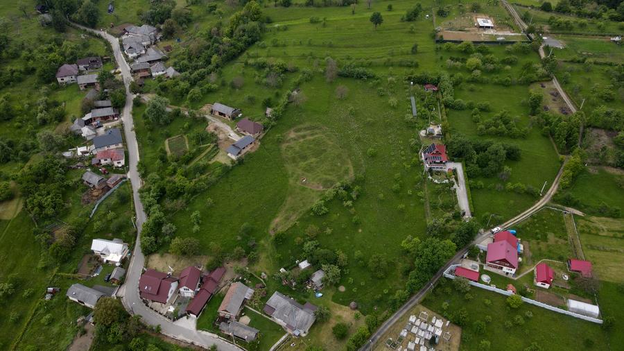 De vânzare – Teren intravilan + extravilan, 8.318 mp  Localitatea Rus, Maramures