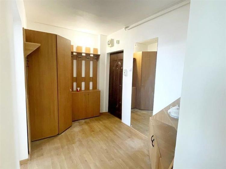 Apartament 3 camere etaj intermediar Calea Bucuresti