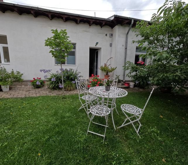 Casă Renovată cu Grădină | 227 mp | 3 Terase | 3 Dormitoare | Milcov