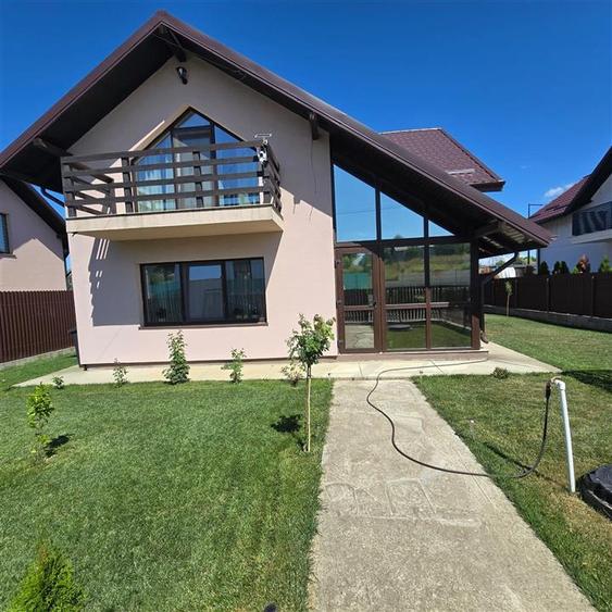 Vila 4 camere Miroslava, centru - Moderna