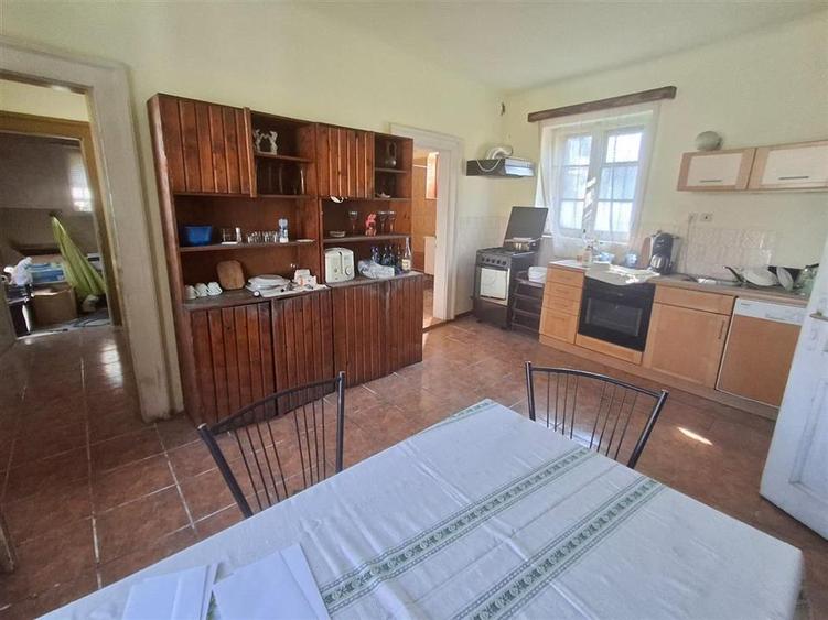 2 Apartamente la casa pivnita garaj in Cisnadie