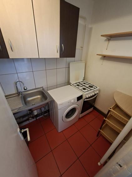 Garsoniera, etajul 2/4, zona Alexandru cel Bun
