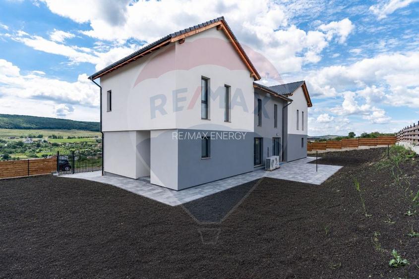 Duplex FINISAT, arhitectura moderna, 400mp teren,comision 0 - 9