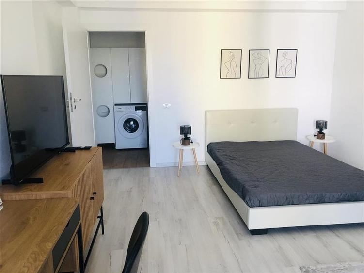 Garsoniera superba cu balcon si parcare totul nou Coresi