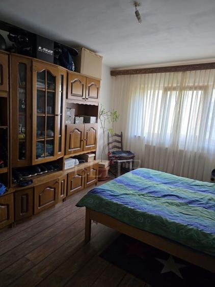 Apartament 3 camere în zona MOGOSOAIA