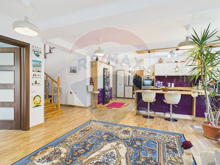 Vilă moderna si luminoasa 2011, cu 5 camere, 500mp curte si garaj