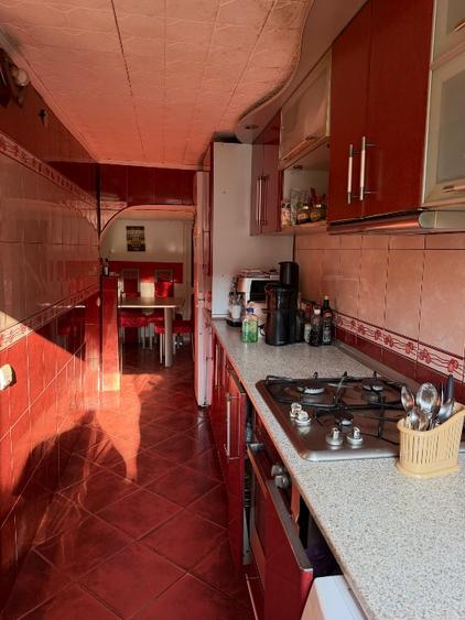 Casă de vânzare centrală curte comuna