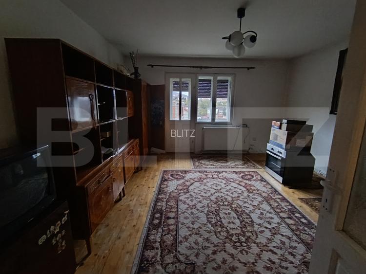Casă de vanzare/spatiu comercial, cu 4 camere și un teren de 300 mp, central - 6
