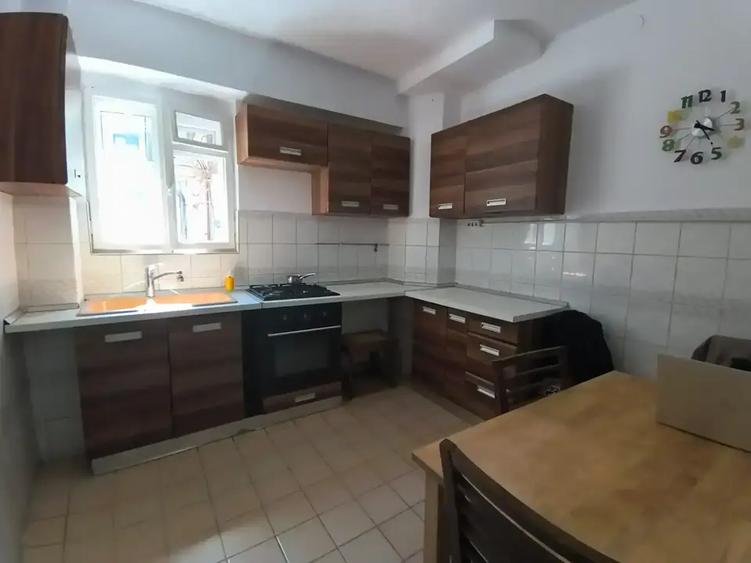 Proprietate rară: apartament 4 camere cu curte de 200 mp