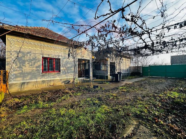 Casă 4 camere in Seitin 2144 teren
