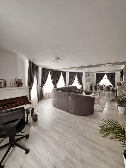 Vilă spațioasă cu 6 camere – Cartierul Viena, Oradea