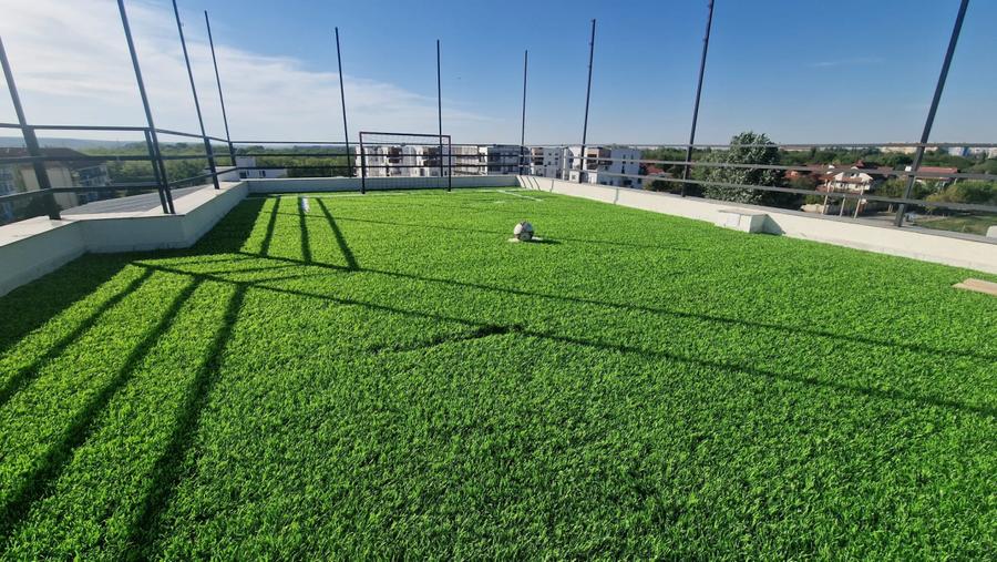 Penthouse premium 250 mp cu terasă și teren de fotbal privat Zona Romanescu