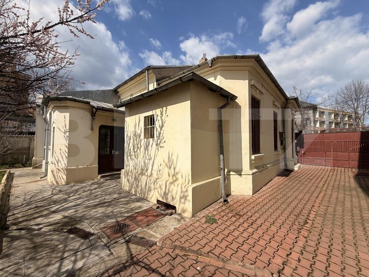 Casă S + P + Pod 200 mp, teren 427 mp, vad auto și pietonal, Centru