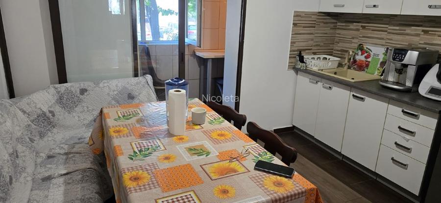 Proprietar, vând apartament cu 3 camere, decomandat, parter înalt, balcon.  - 4