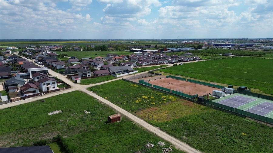 Teren intravilan de vanzare in Livada 1.039mp langa terenul de Tenis